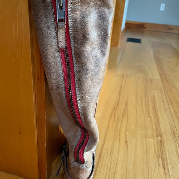 Steve Madden boots in great condition diction! Only worn about 5 times - Picture 2 of 6